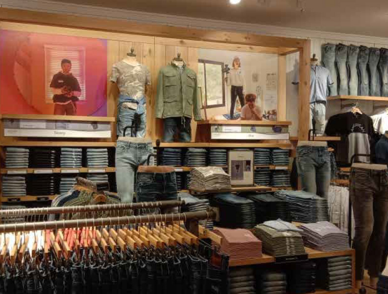 Retail Outlets interior space designed by DSC Interiors part 9